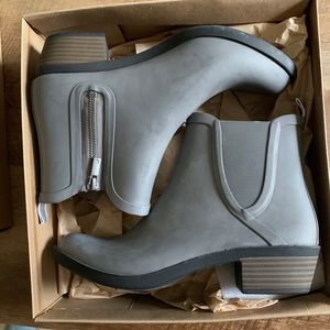 Size 8 Lucky Brand Basel Rainboot Booties in grey